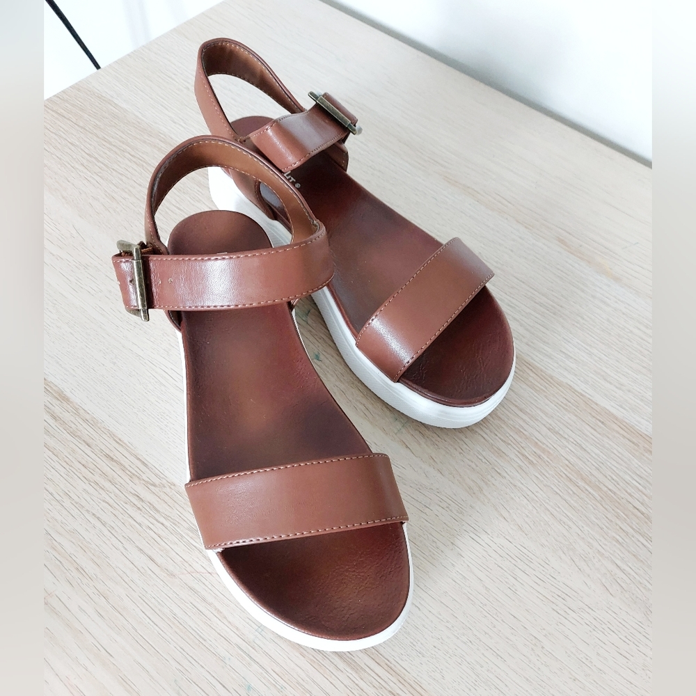 Limelight Sandals size 8 new
